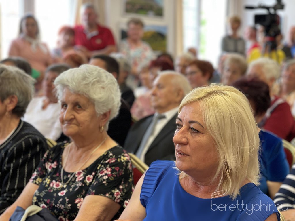 Tajak_es_emberek_kiallitasmegnyito03