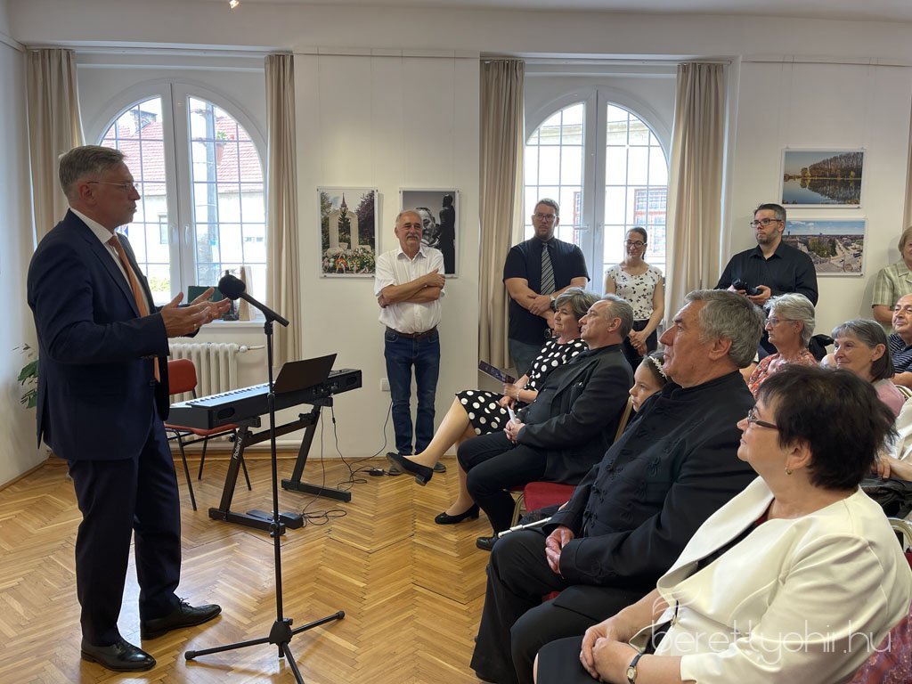 Tajak_es_emberek_kiallitasmegnyito12