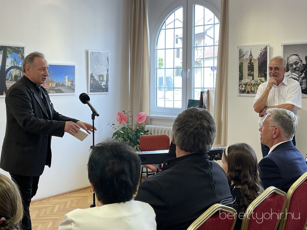 Tajak_es_emberek_kiallitasmegnyito22