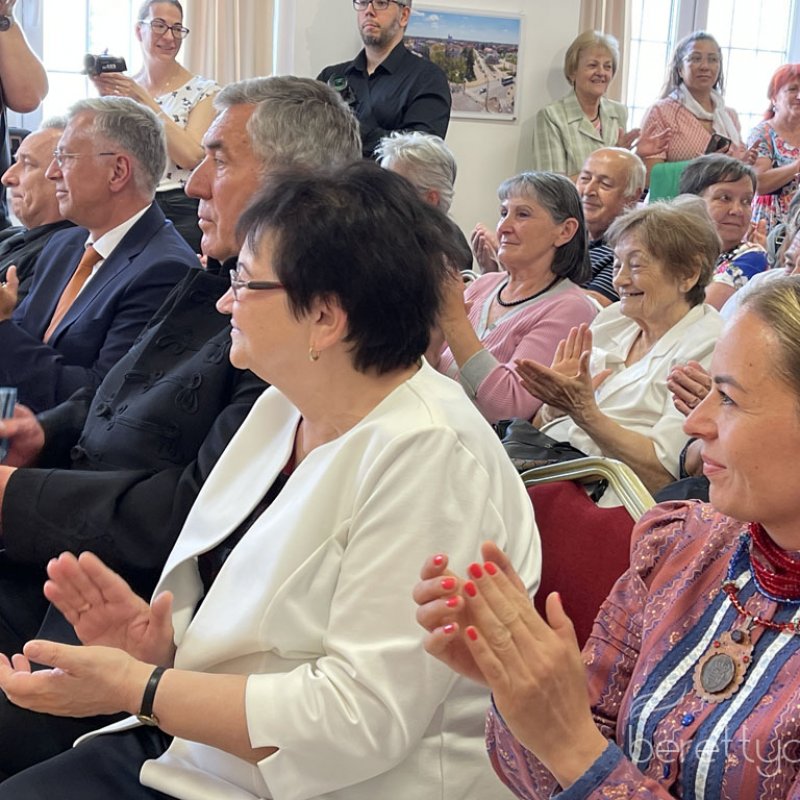 Tajak_es_emberek_kiallitasmegnyito08