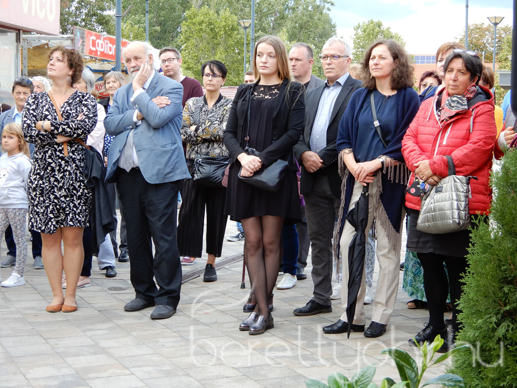 Konrád emlékpad avatás 02