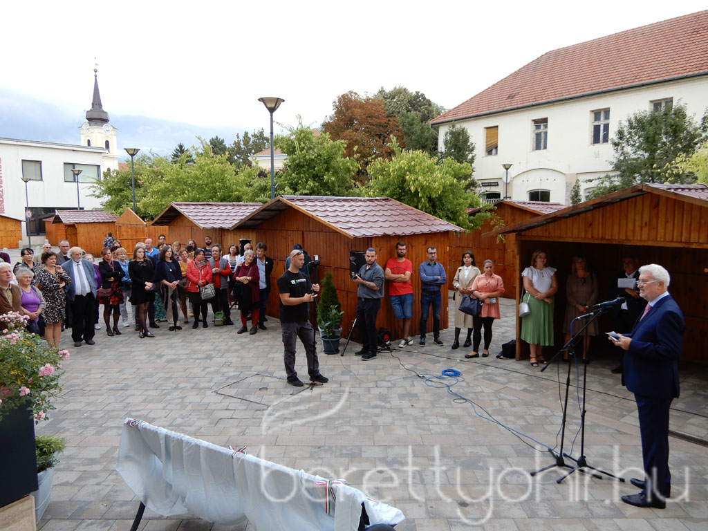 Konrád emlékpad avatás 24