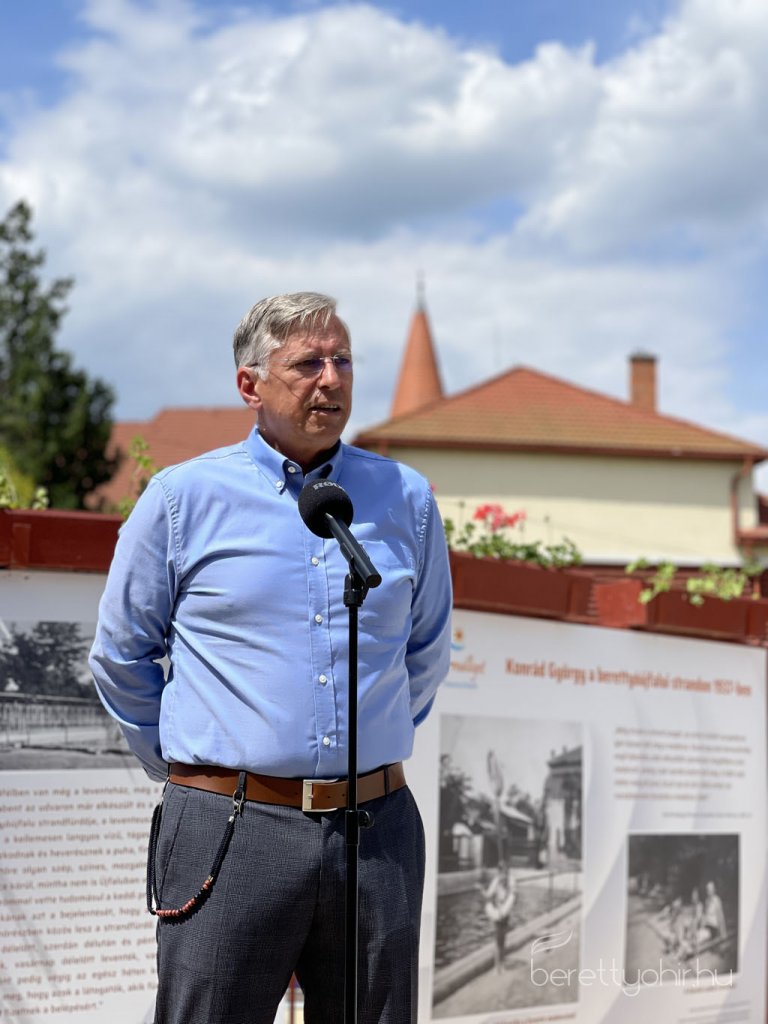 95_eves_a_levente_medence05