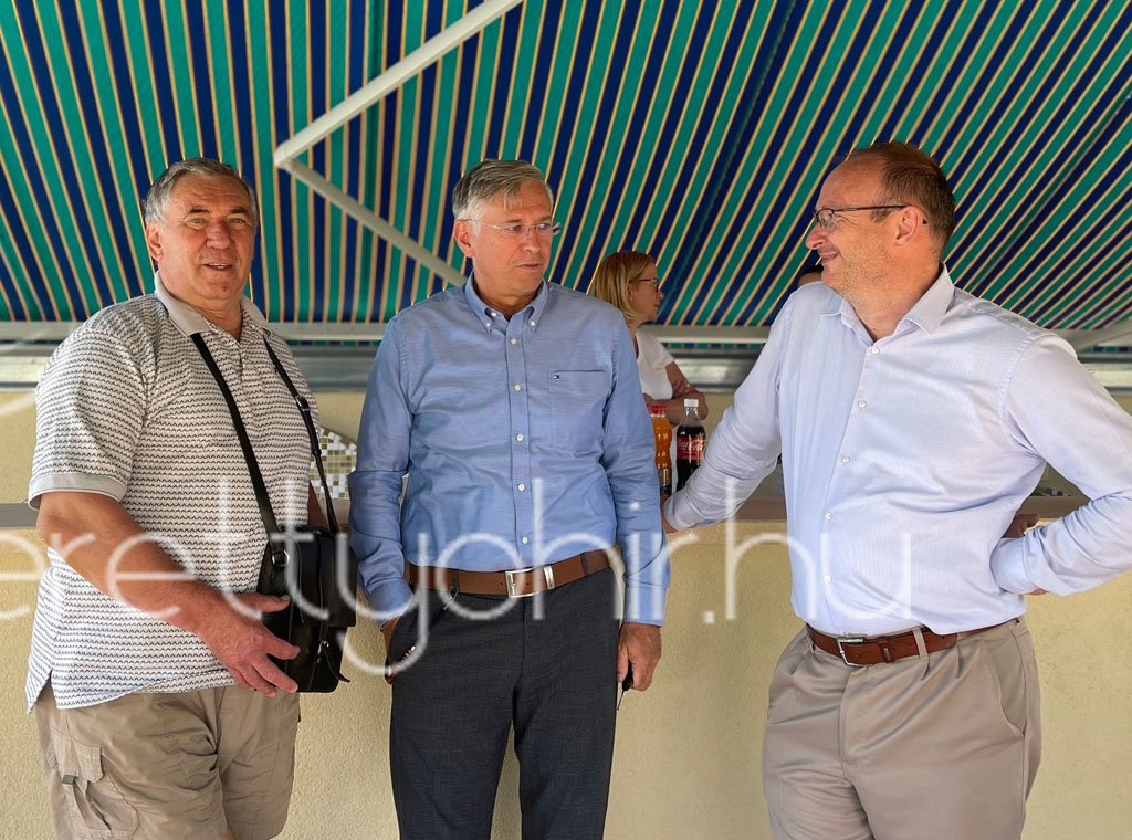 95_eves_a_levente_medence16