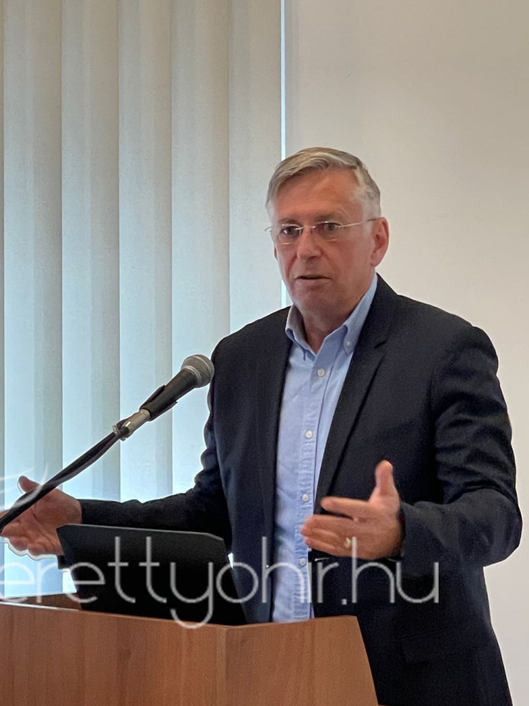 A_margittai_fazekassag_vandorkiallitas2