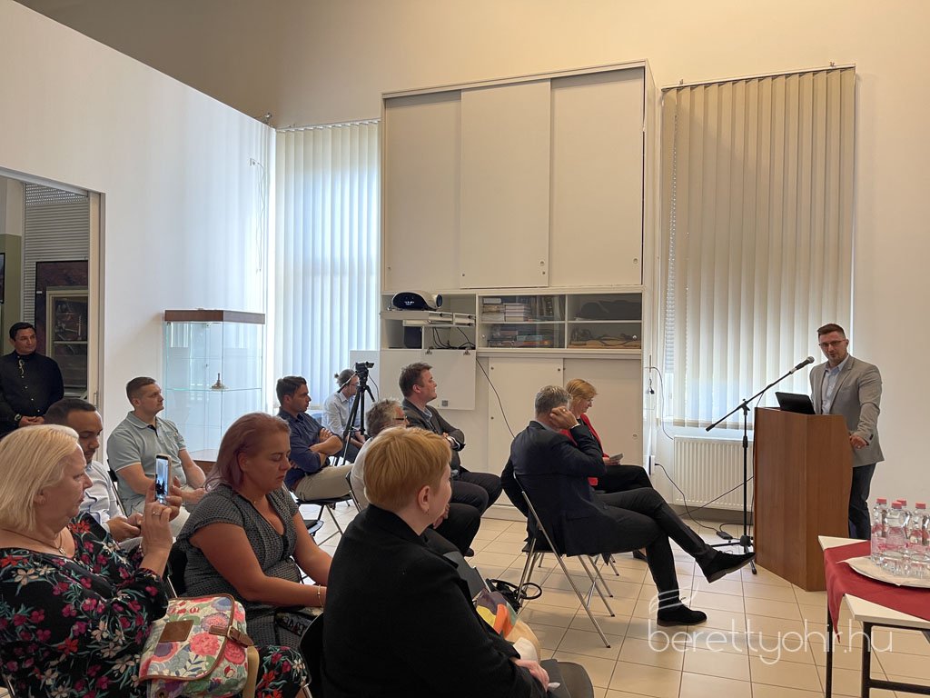 A_margittai_fazekassag_vandorkiallitas8