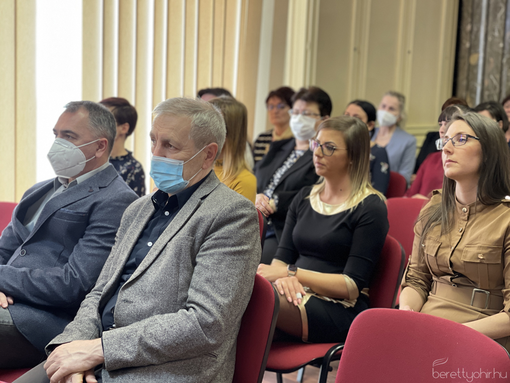 Átadták az MR készüléket04