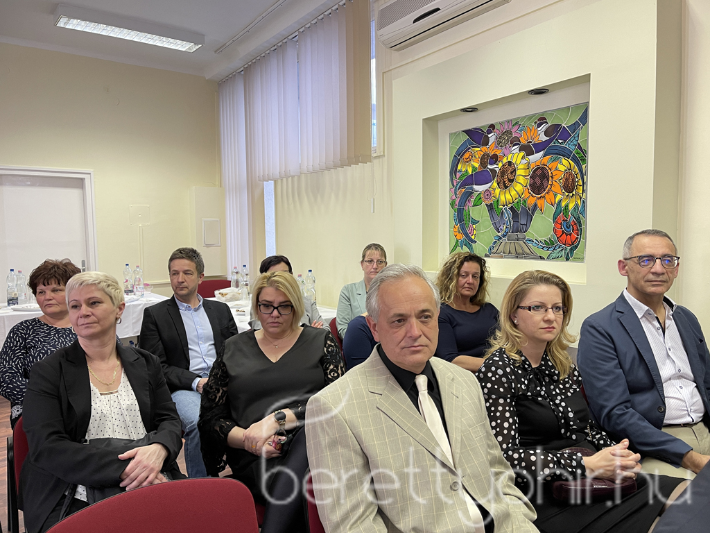 Átadták az MR készüléket06