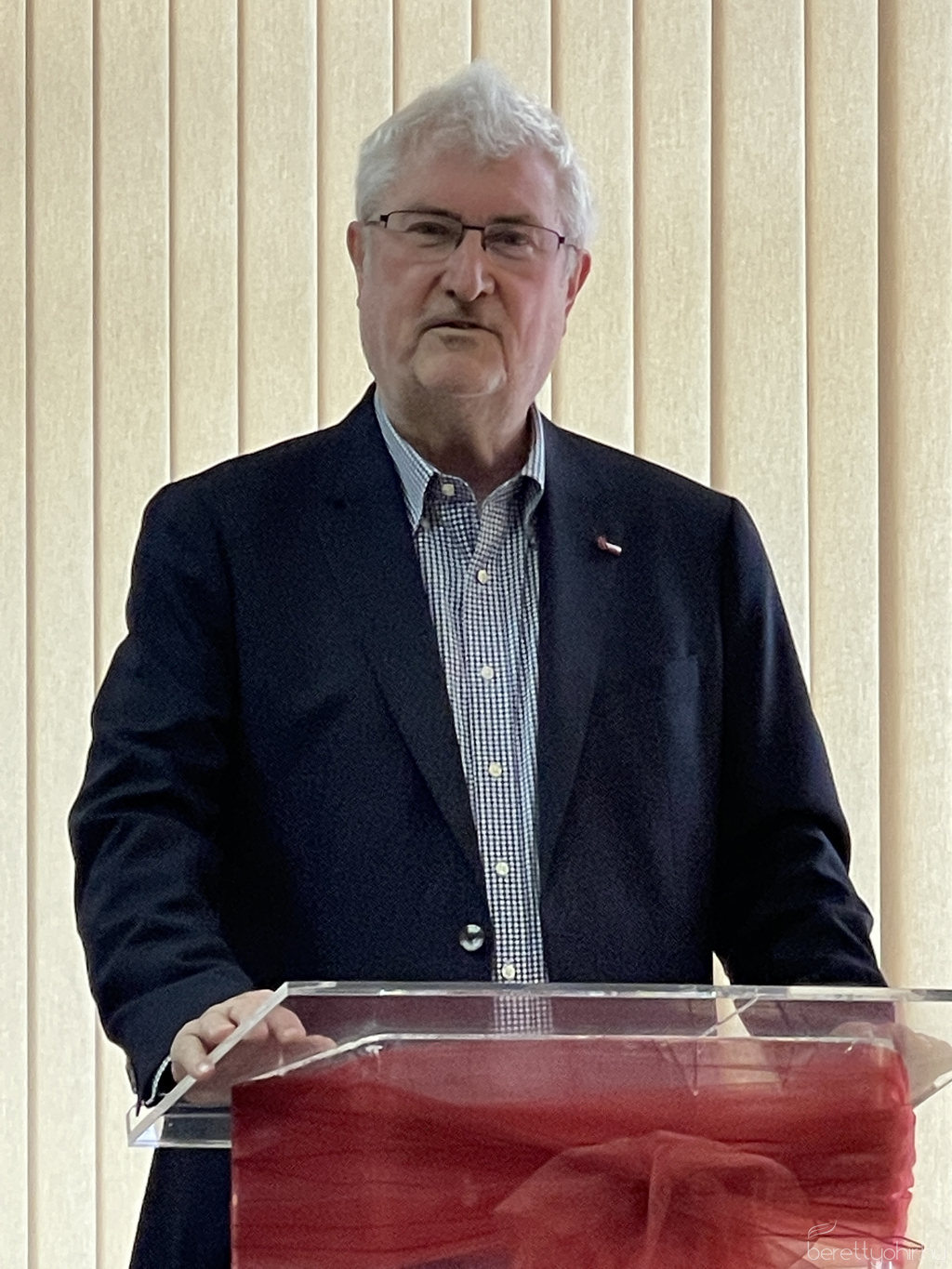 Átadták az MR készüléket08