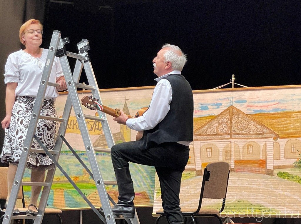 Piros_hid_pajtaszinhazi_eloadas_06