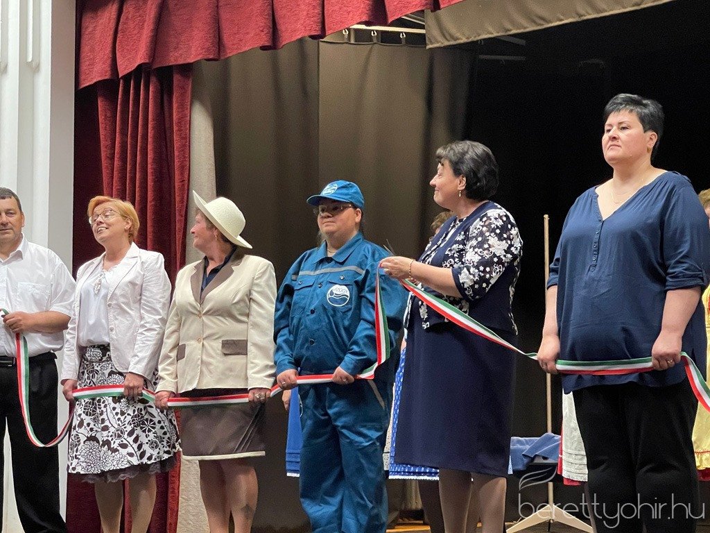 Piros_hid_pajtaszinhazi_eloadas_19