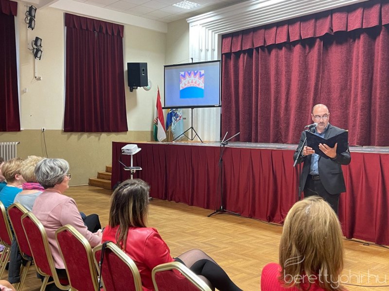 Piros_hid_pajtaszinhazi_eloadas_39