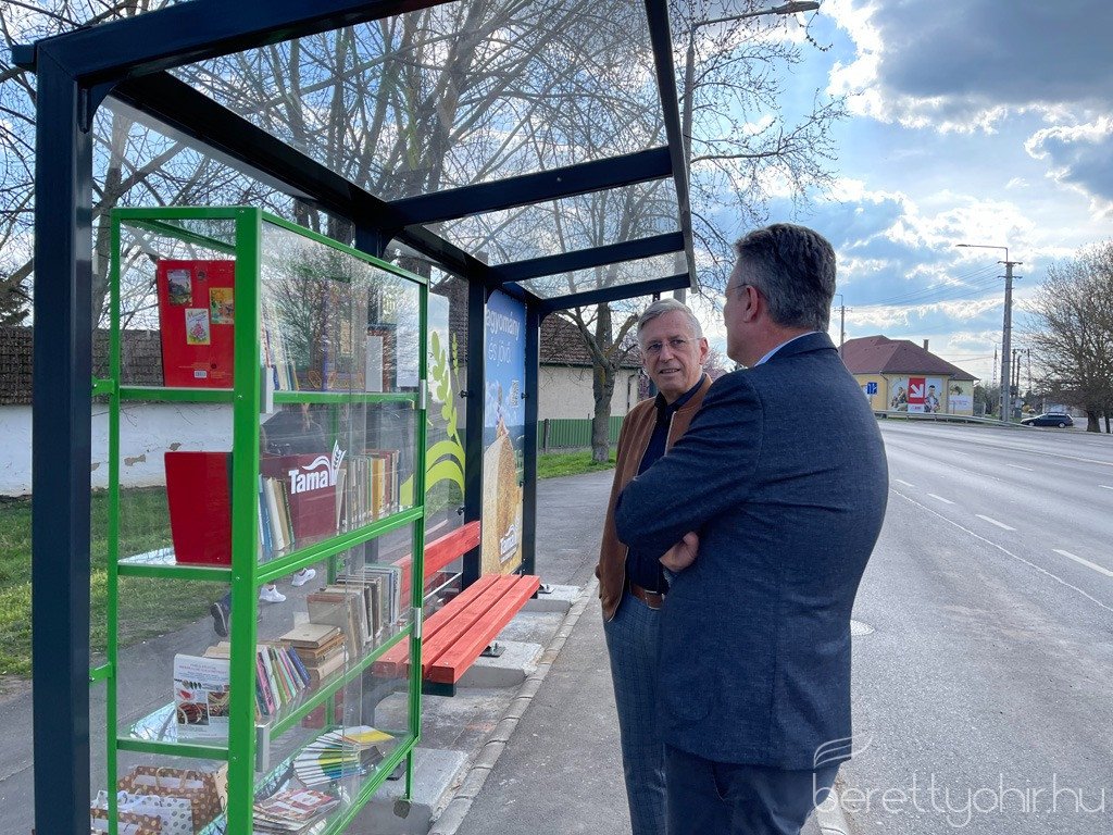 atadtak-a-tama-buszmegallokat_01