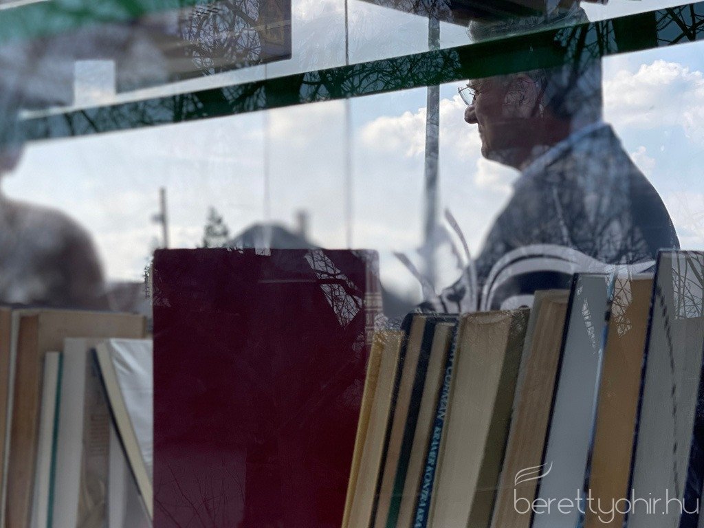 atadtak-a-tama-buszmegallokat_03