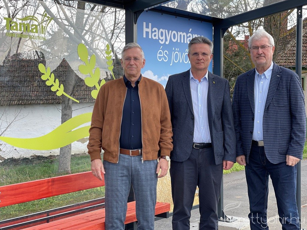 atadtak-a-tama-buszmegallokat_05