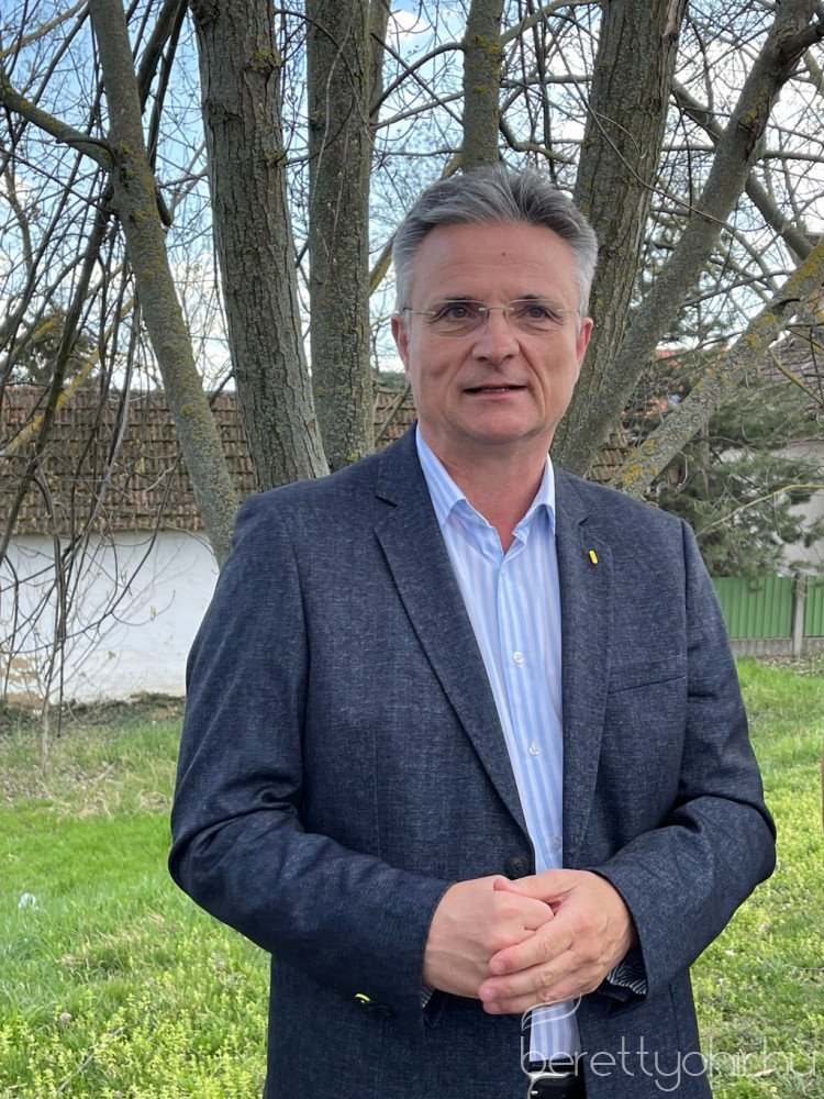 atadtak-a-tama-buszmegallokat_10