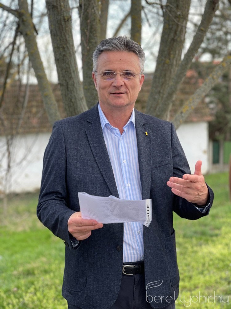 atadtak-a-tama-buszmegallokat_11