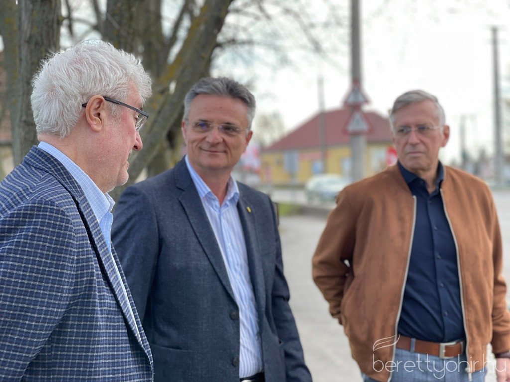 atadtak-a-tama-buszmegallokat_14