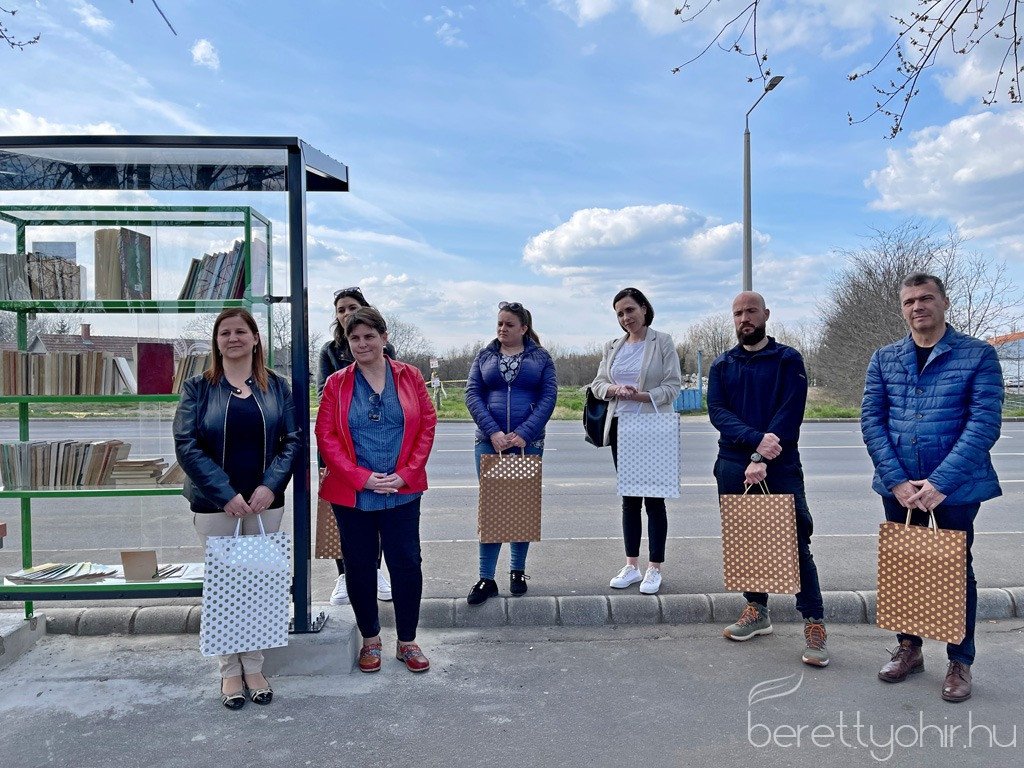 atadtak-a-tama-buszmegallokat_16