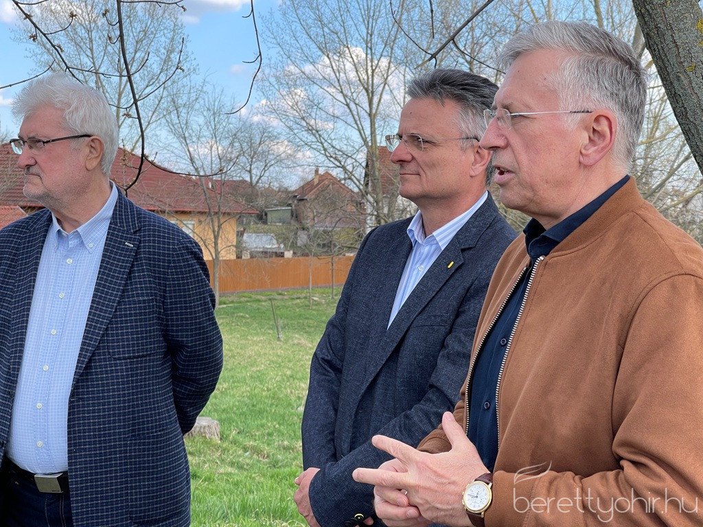 atadtak-a-tama-buszmegallokat_18