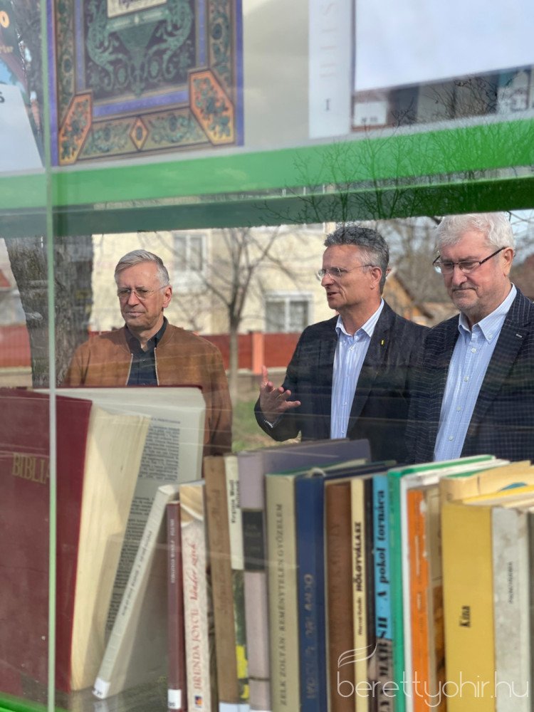 atadtak-a-tama-buszmegallokat_20