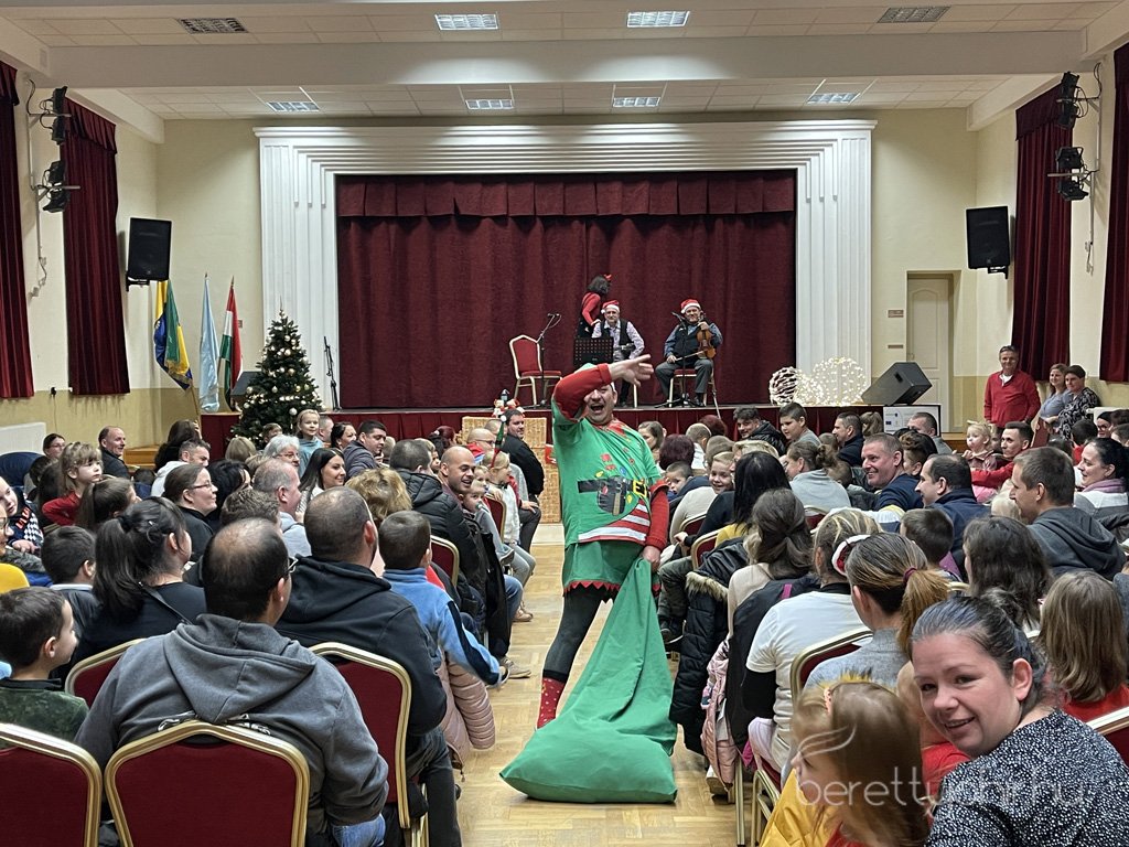 Megerkezett_a_tama_mikulas01