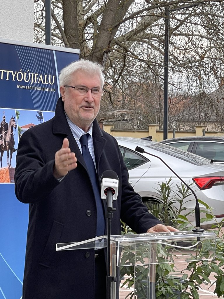 Atadtak_a_vallalkozok_hazat_07