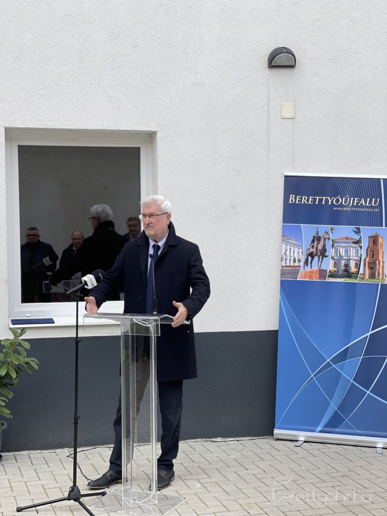 Atadtak_a_vallalkozok_hazat_08