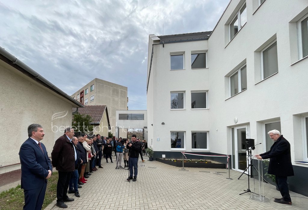 Atadtak_a_vallalkozok_hazat_11