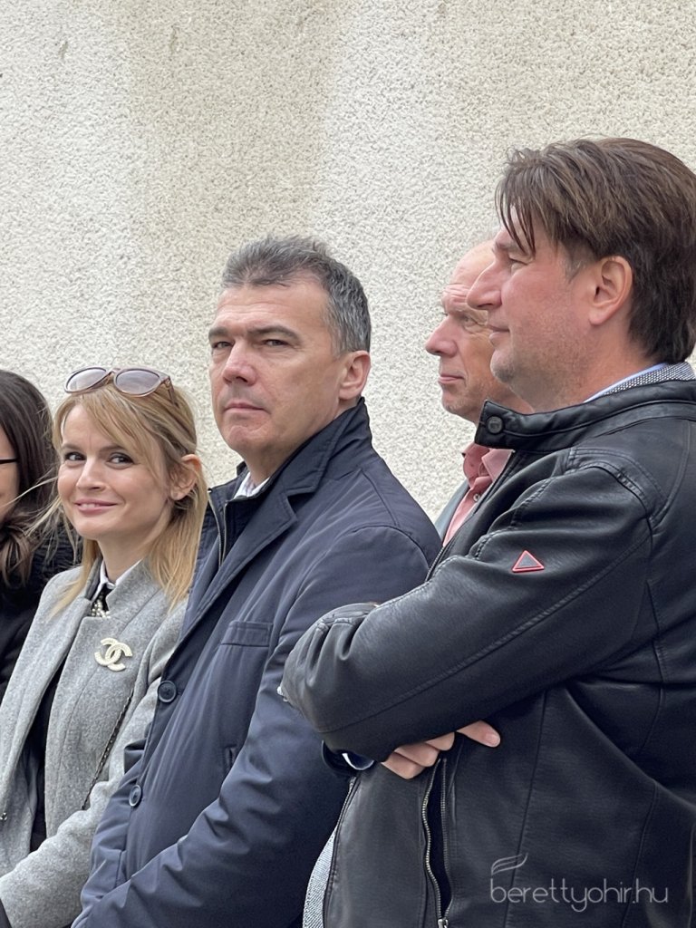 Atadtak_a_vallalkozok_hazat_28