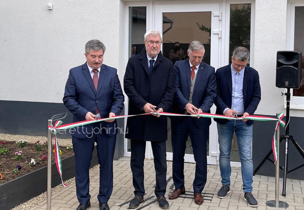 Atadtak_a_vallalkozok_hazat_33