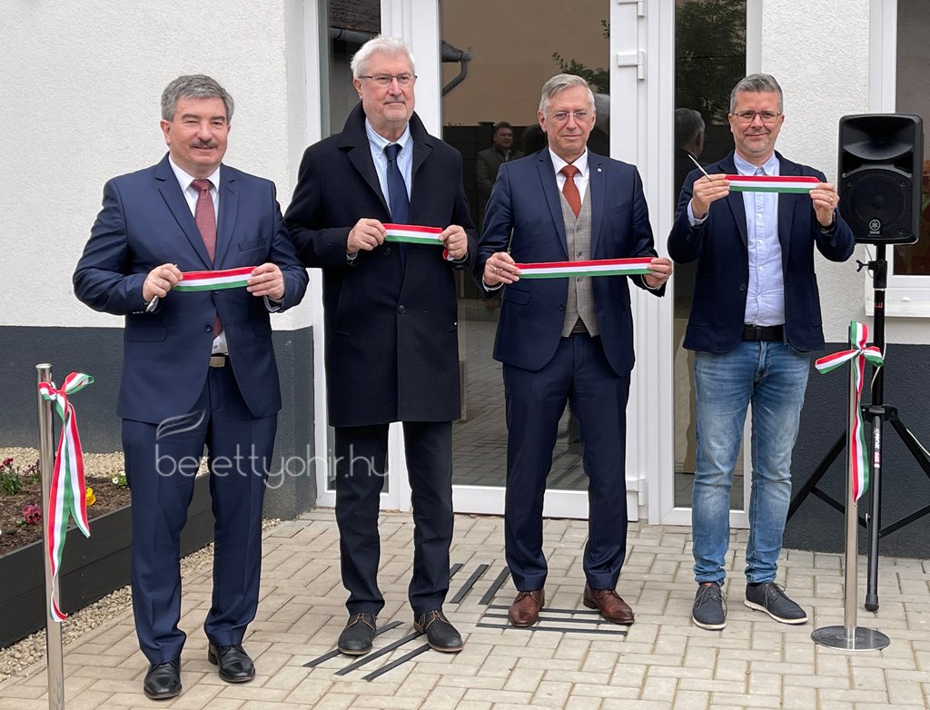 Atadtak_a_vallalkozok_hazat_34