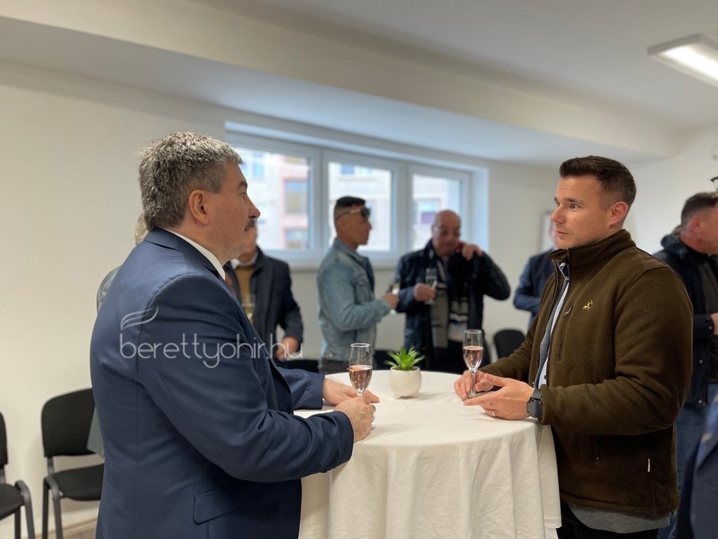 Atadtak_a_vallalkozok_hazat_36