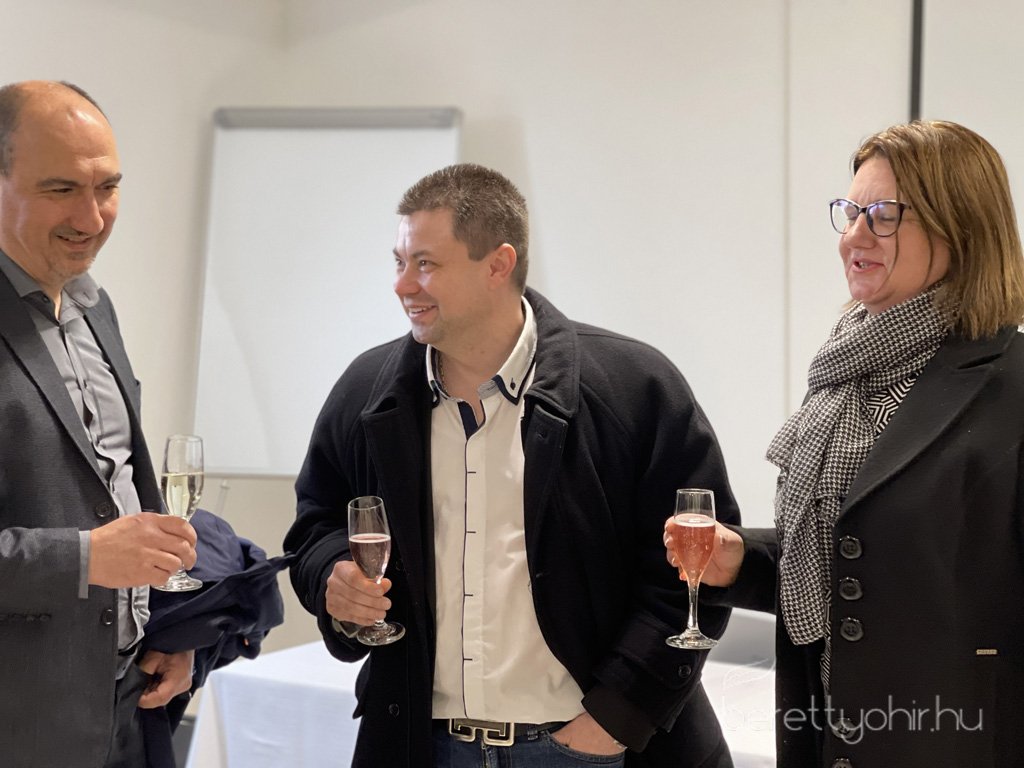 Atadtak_a_vallalkozok_hazat_39