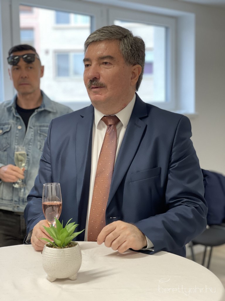 Atadtak_a_vallalkozok_hazat_42