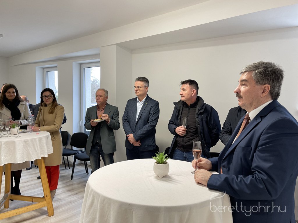 Atadtak_a_vallalkozok_hazat_43