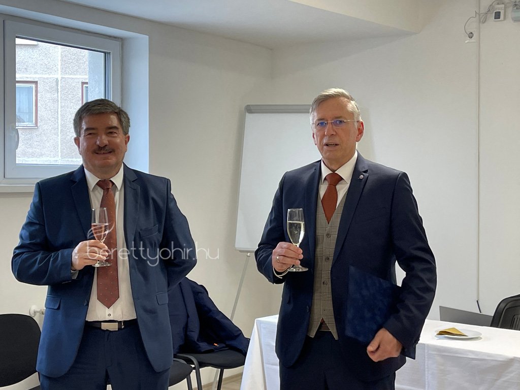 Atadtak_a_vallalkozok_hazat_44