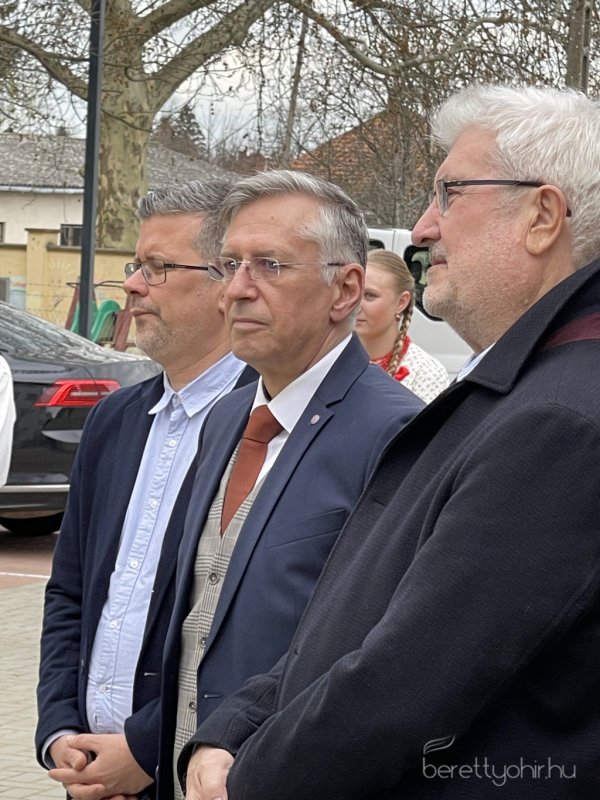 Atadtak_a_vallalkozok_hazat_15