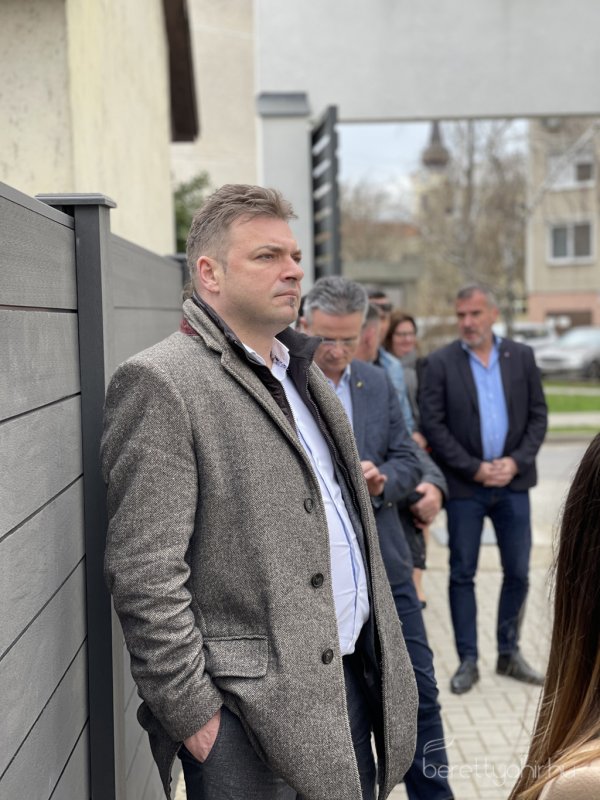 Atadtak_a_vallalkozok_hazat_18