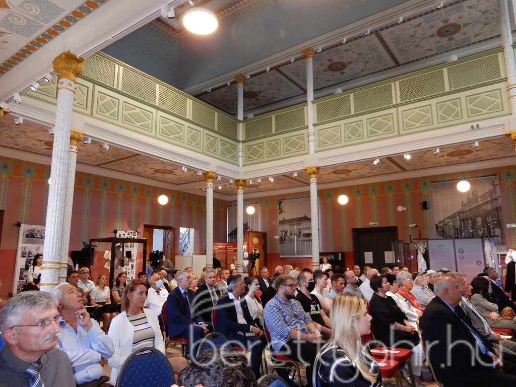 Átadták a felújított zsinagógát 03