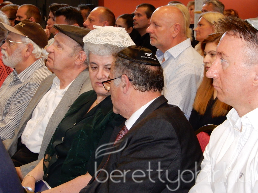 Átadták a felújított zsinagógát 30