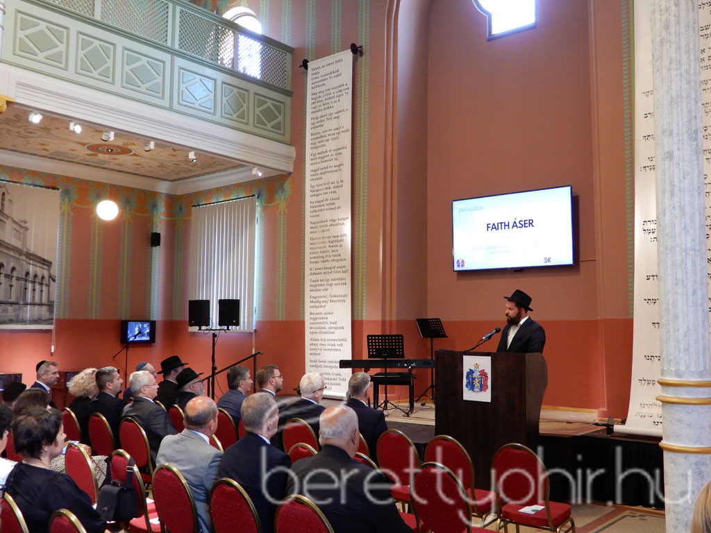 Átadták a felújított zsinagógát 43