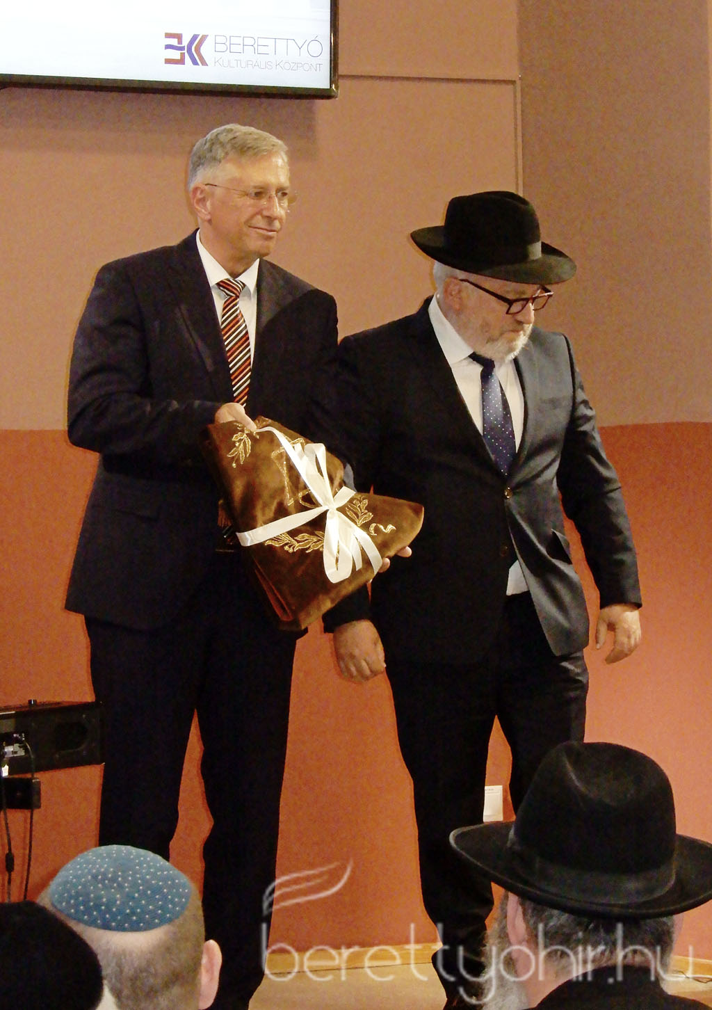 Átadták a felújított zsinagógát 58