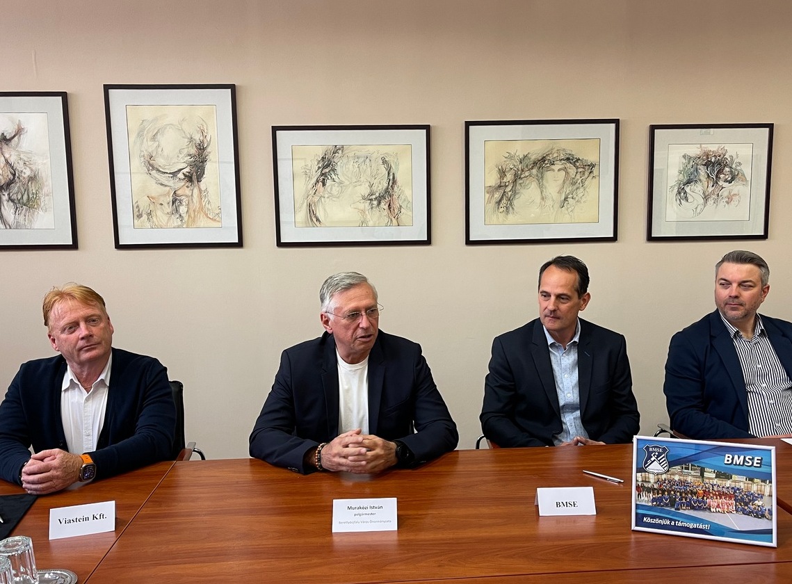 Tamogatoi  szerzodest irt ala a BMSE01
