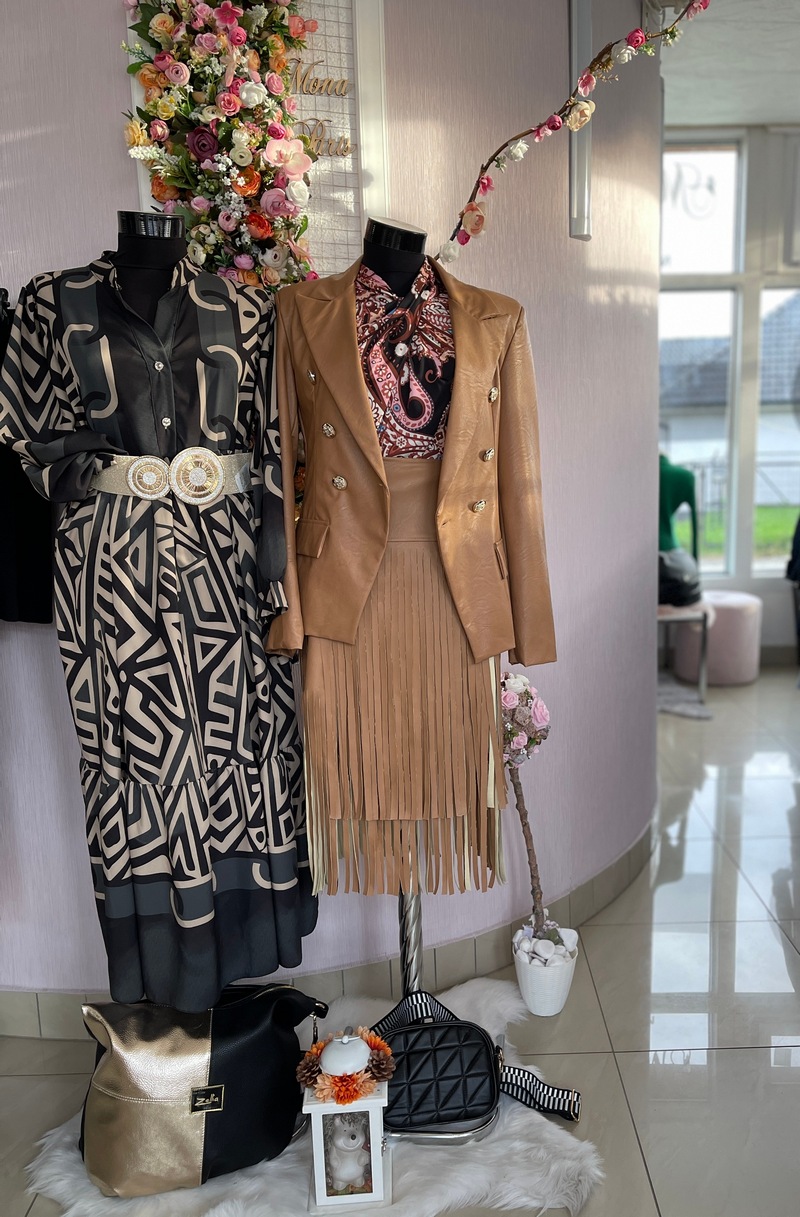 mona paris berettyoujfalu 06